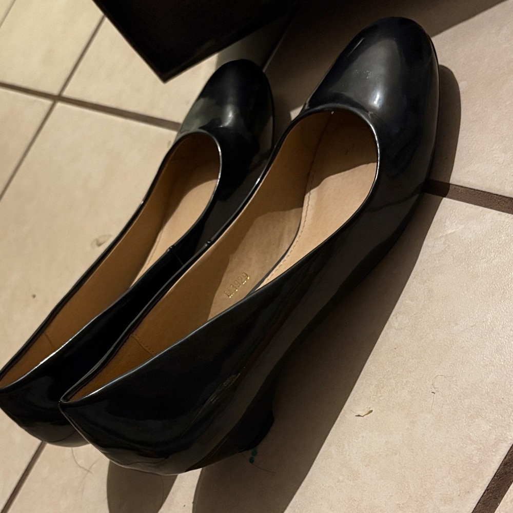Sleek Black Women's Flats